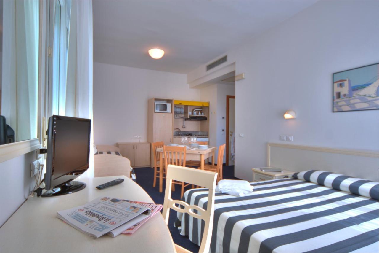 Residence Divina Rimini Oda fotoğraf